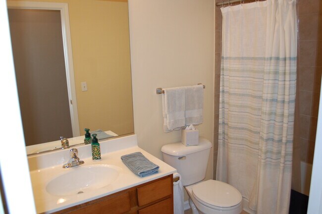 Building Photo - 440 W Mahogany Ct