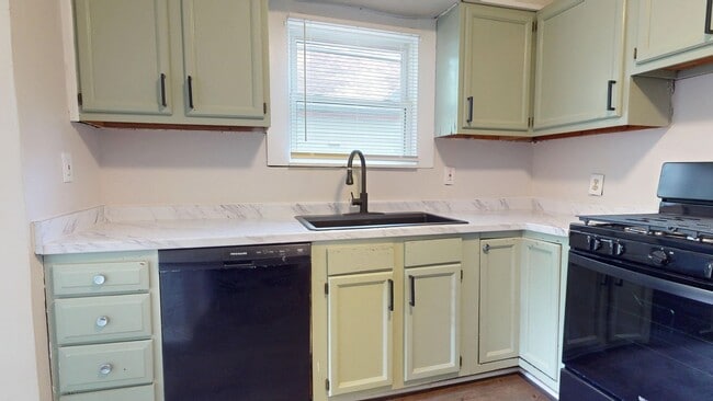 Building Photo - 113 Osceola Dr
