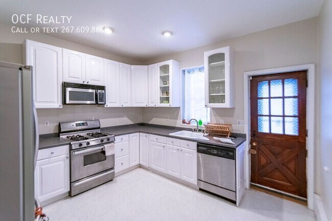 Building Photo - 833 N Newkirk St