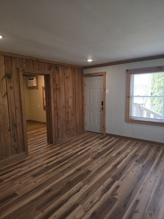 Building Photo - Hilltop Retreat with Stunning Views – Fully Remodeled 3BR/2BA Home