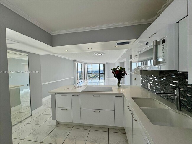 Building Photo - 3625 N Country Club Dr