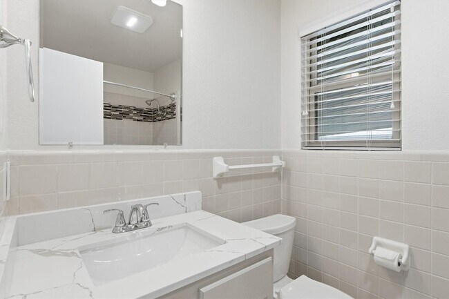 Building Photo - 8739 Ukiah Dr