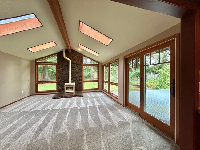 Building Photo - Tranquil Environment: 3 Bed, 1 Bath House