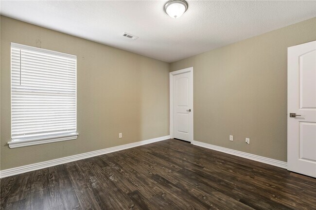 Building Photo - 121 Carrington Ave