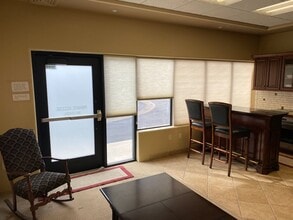 Building Photo - Large 1 bed / 1 bath Condo on North End of...