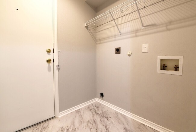 Building Photo - GREAT SINGLE STORY HOME | GATED COMMUNITY | NO CARPETS | CLOSE TO BANDERA & TEZEL RD | SHOPPING &...