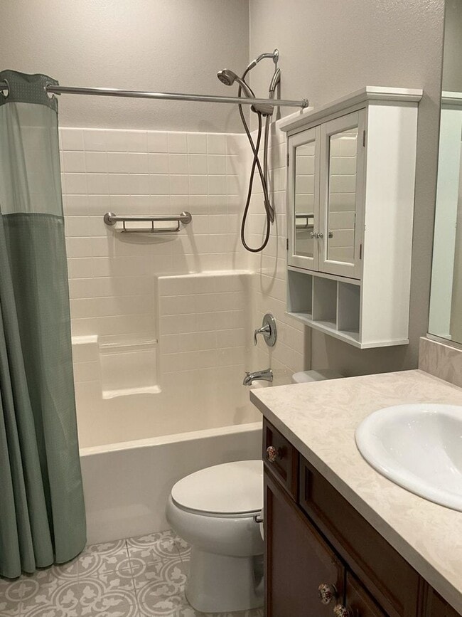 Building Photo - 3 Bed 2 Bath in the Eastlake Vistas