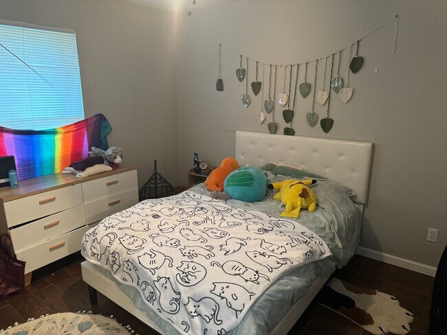 Building Photo - AUGUST PRE-LEASE 2 Bedroom 2 Bathroom Apartment Near Bus Route