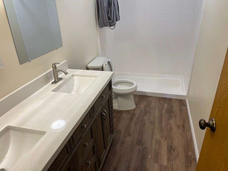 HHallway / Second Bath - 1524 Garden St