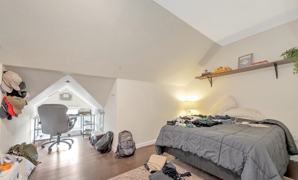 Building Photo - 228 Calumet St