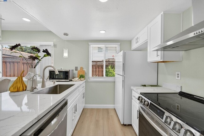 Building Photo - 1810 Peary Way