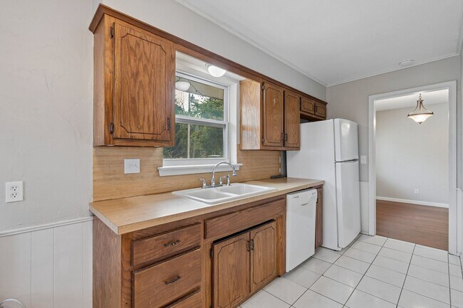 Building Photo - Charming 3-Bed Home with Spacious Backyard & Prime OKC Location