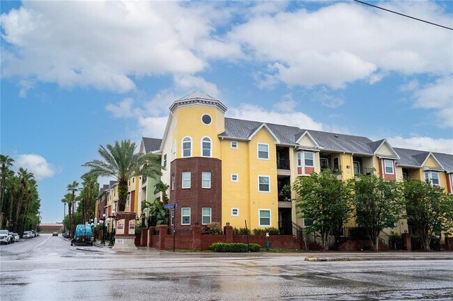 Primary Photo - 1810 E Palm Ave