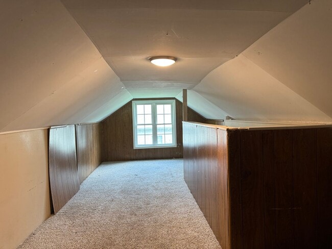 Building Photo - Spacious 3 Bedroom, 2 Bath Home with Garag...