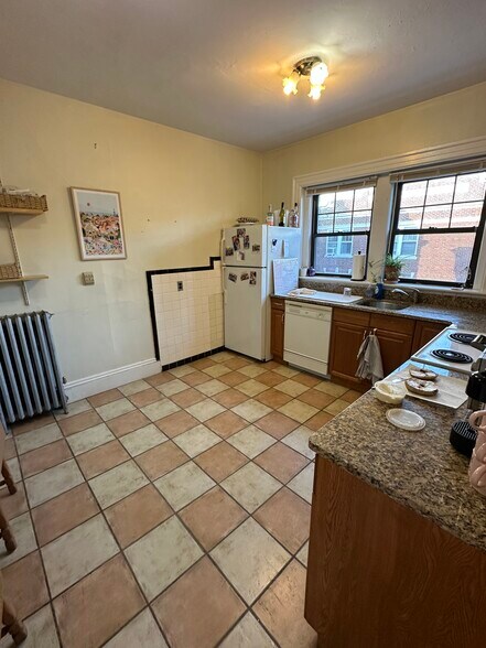 Building Photo - 54 Babcock St