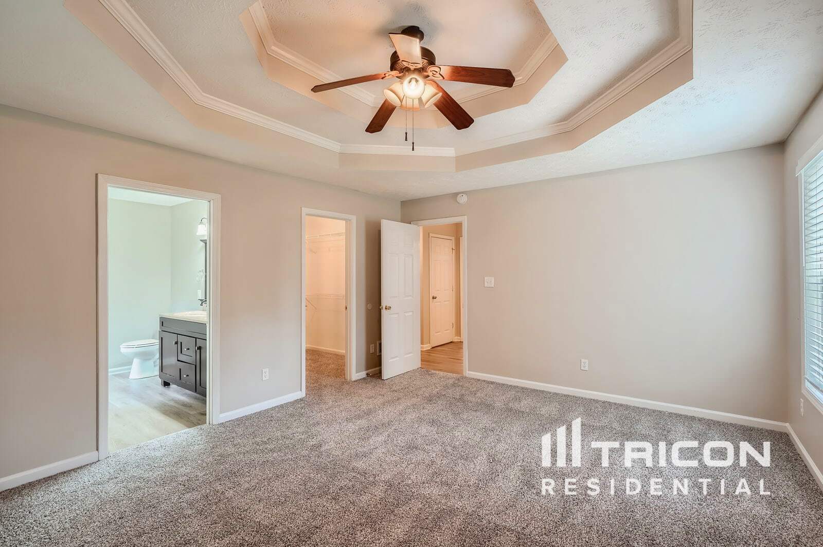 Building Photo - 930 Willow Hollow Dr