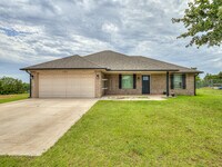 Building Photo - 2202 Buchanan Dr