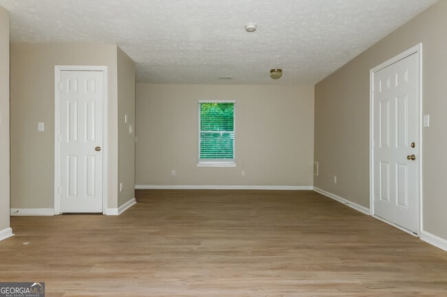 Building Photo - 35 Pinecone Ct