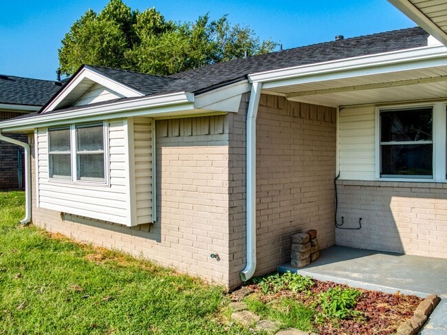 Building Photo - 3 Bedroom 2 Bath home in Shawnee!