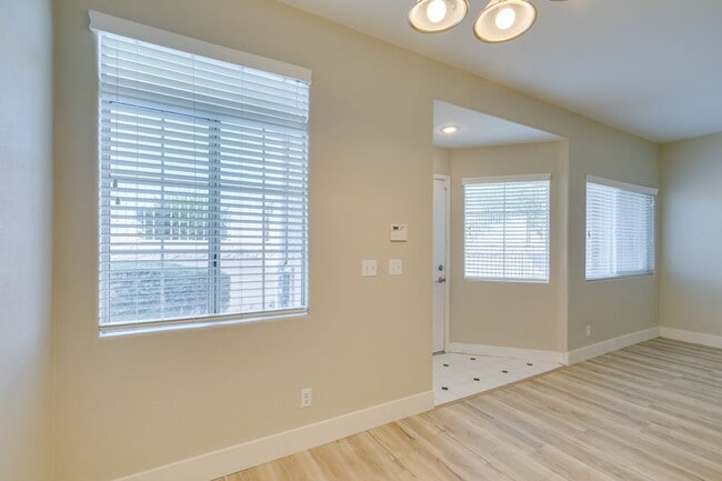 Building Photo - 3BDRM Townhome in Durango Trails community