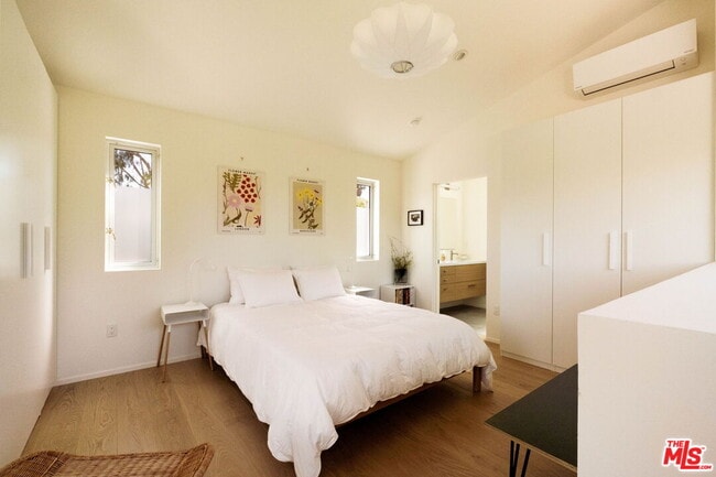 Building Photo - 2209 Louella Ave