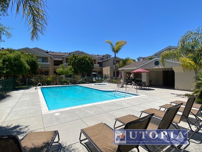 Building Photo - Beautiful 1 Bedroom, 1 Bathroom 2 Story Condo in Downtown Santa Cruz