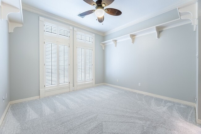 Building Photo - 10 Acorn Cluster Ct