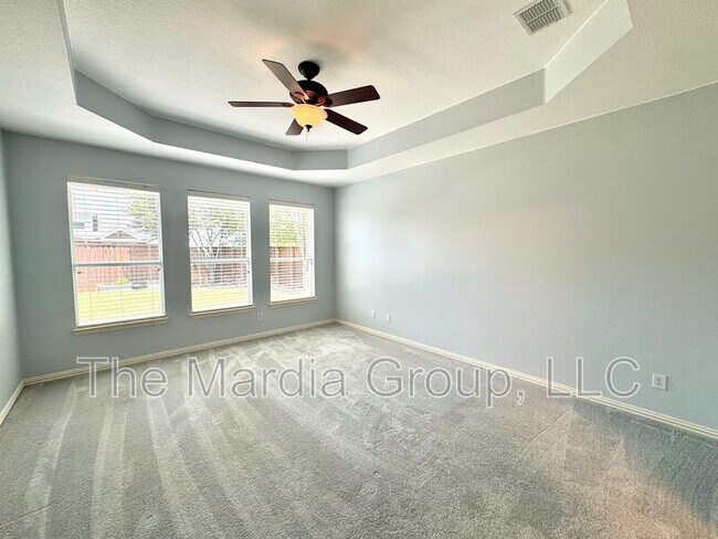 Building Photo - 1631 Clarke Springs Dr