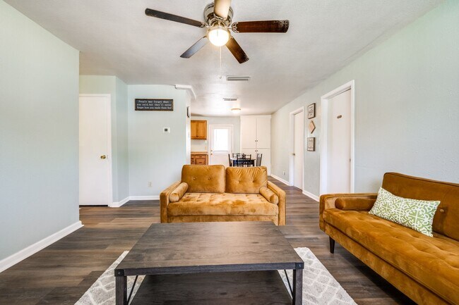 Building Photo - 509 Woodford Ln