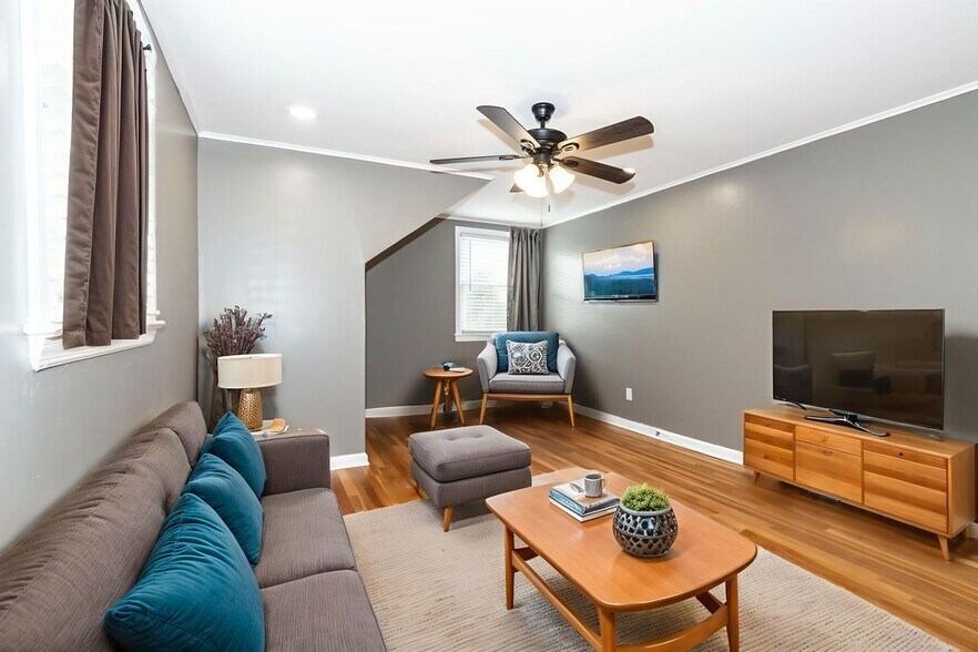 Building Photo - 23 Gates Ave