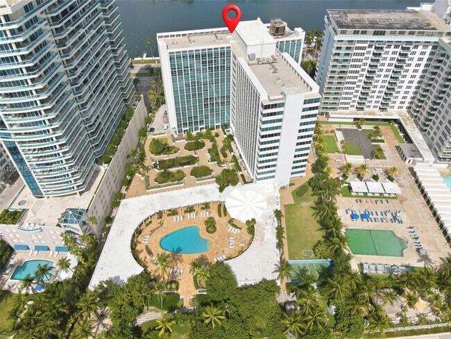 Building Photo - 5055 Collins Ave