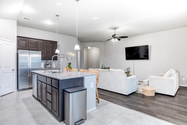 Building Photo - 2846 Hudson Dr
