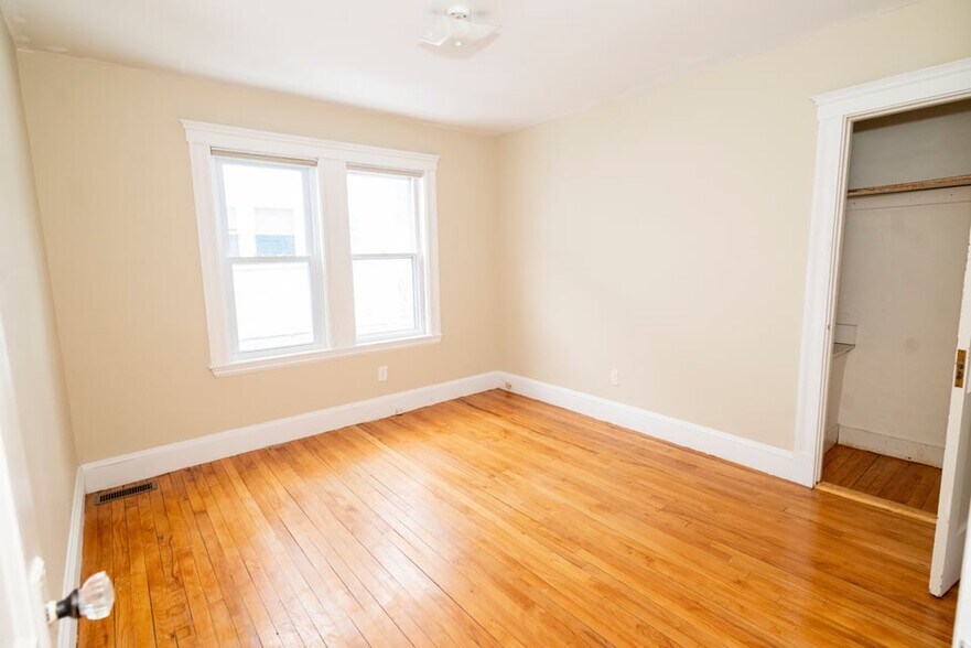 Building Photo - 15 Wheelwright Rd