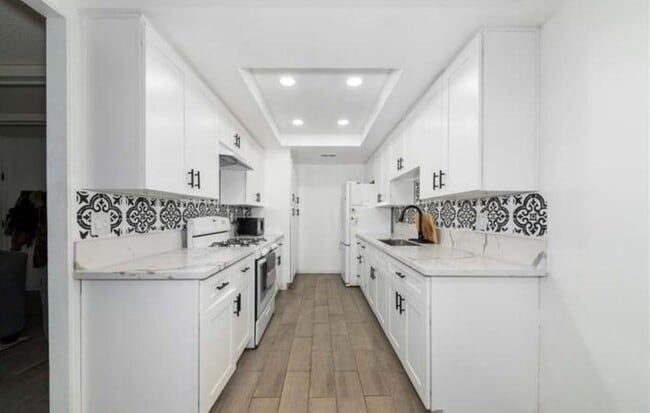 Building Photo - 12195 Carnation Ln