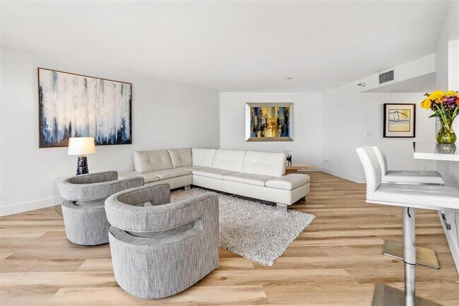 Building Photo - 5950 Pelican Bay Plaza S
