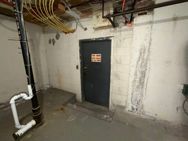 Building Photo - 27 Brewster Rd