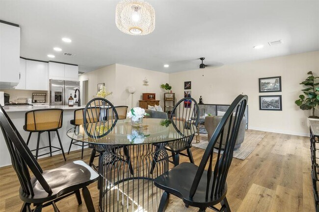 Building Photo - 313 Mill St