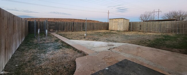 Building Photo - FOR LEASE -  4 BEDROOM HOME - NORTH LUBBOCK