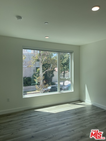Building Photo - 4806 Sylmar Ave