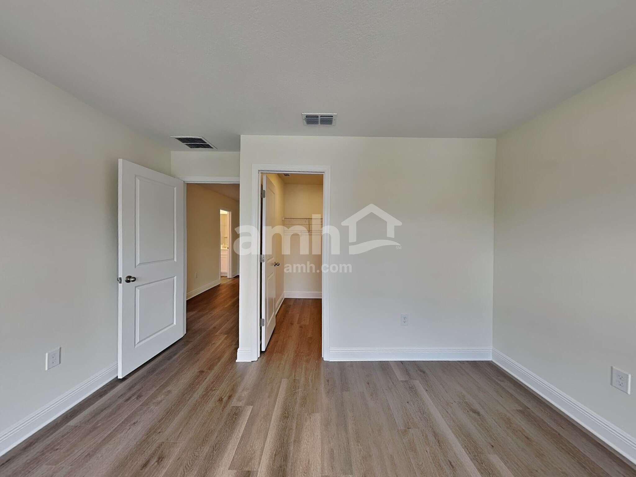 Building Photo - 5943 Pinewood Ests Dr