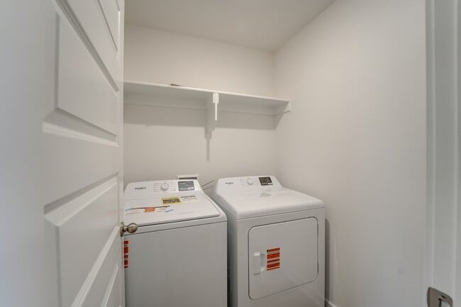 Building Photo - 139 S Maroon Ave