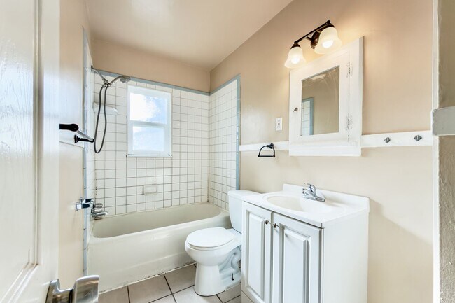 Building Photo - Binford