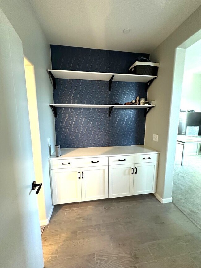 Building Photo - 4 bed 2.5 bath townhouse in The Crossings