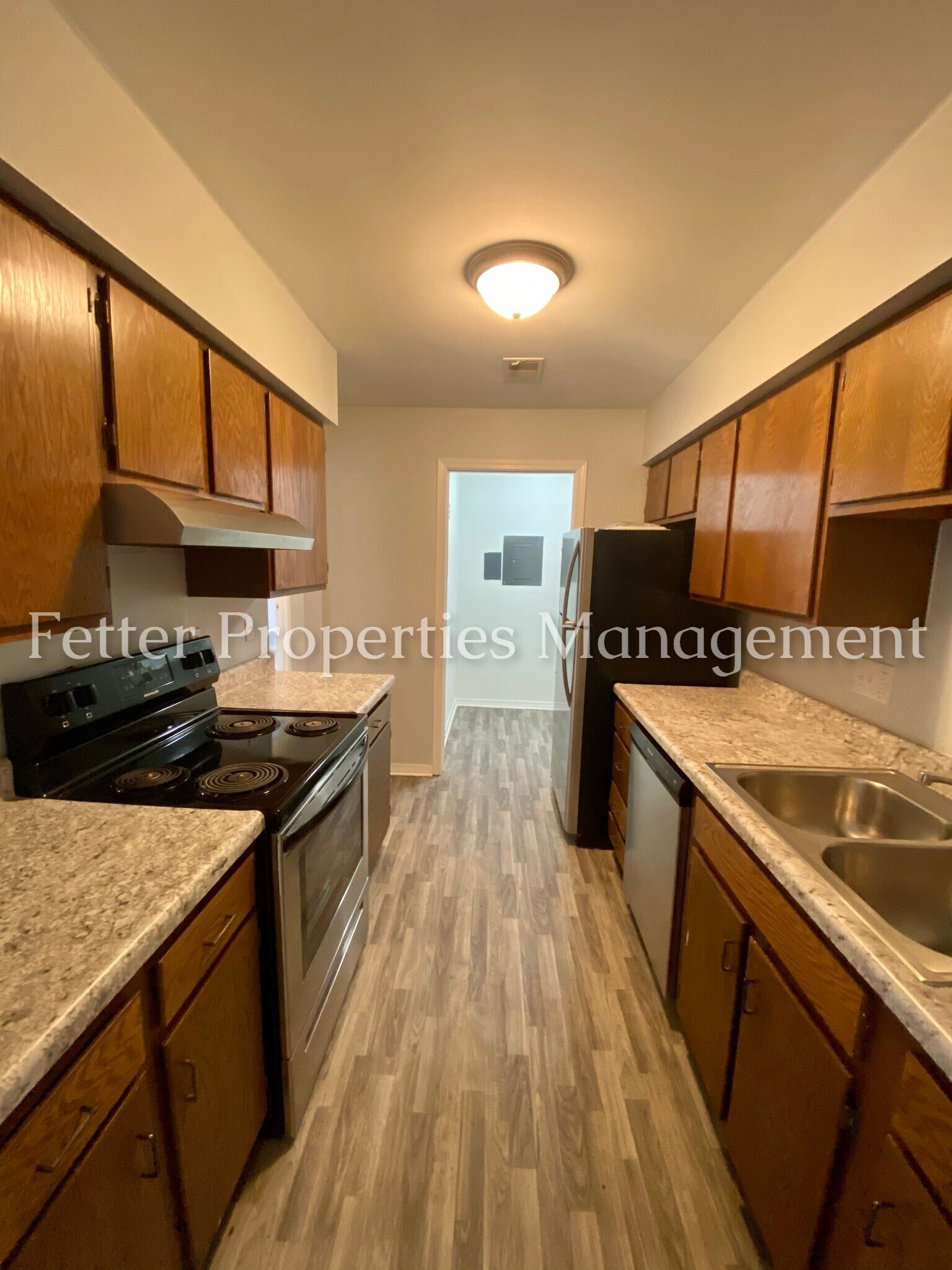 Building Photo - 5680 Kenwood Dr