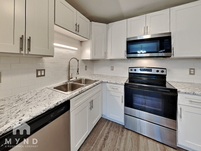 Building Photo - 2745 Sterling Park Dr