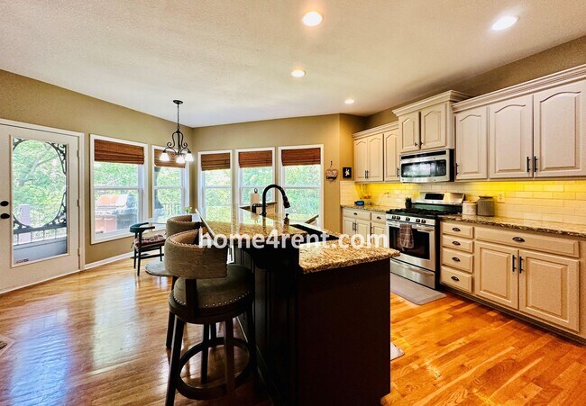 Building Photo - Beautiful Four Bedroom Home in a Quiet Neighborhood w/ an Updated Kitchen, Wood Floors, and a Fin...