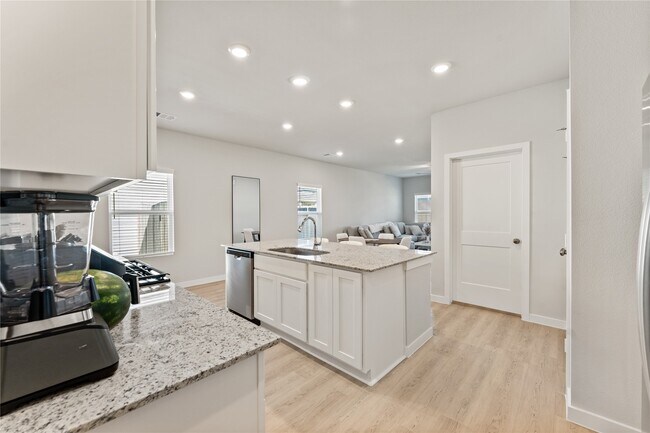 Building Photo - 16215 Globetrotter Ct