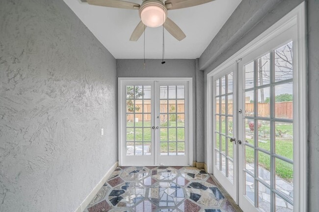 Building Photo - 10910 Vanderford Dr