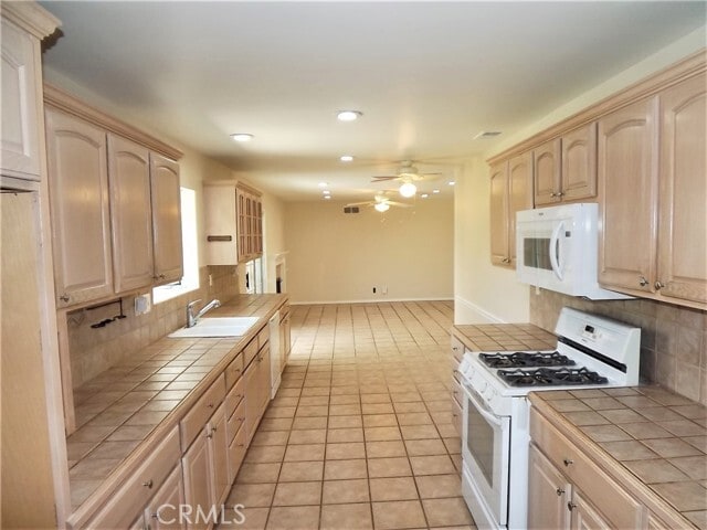 Building Photo - 545 E Vista Del Gaviota Ave