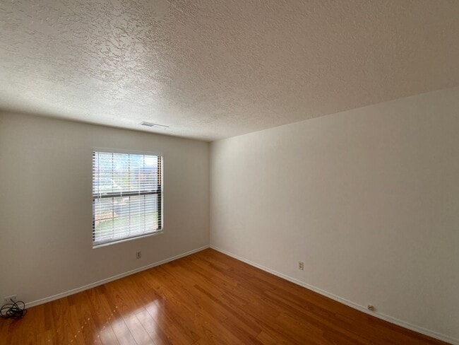 Building Photo - 3 Bedroom Single Story Home Available Near...